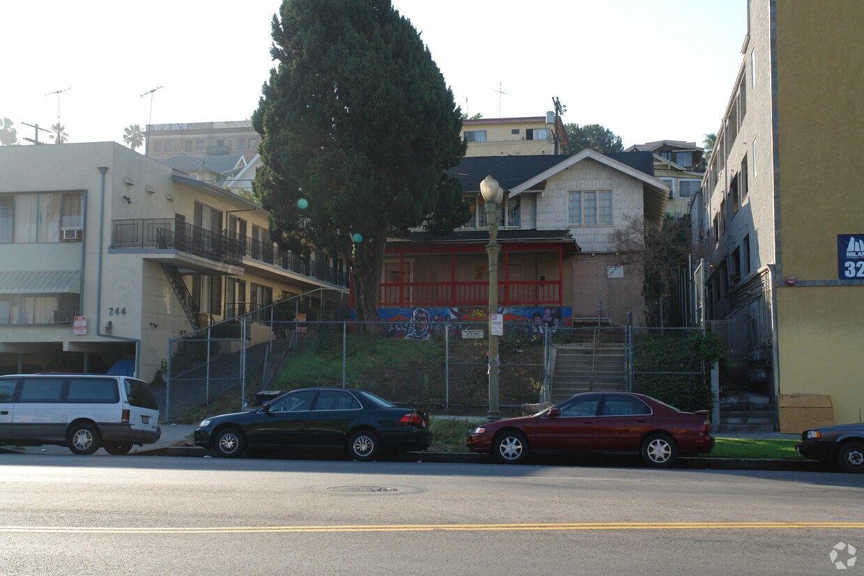 Foto del edificio - 252 S Rampart Blvd
