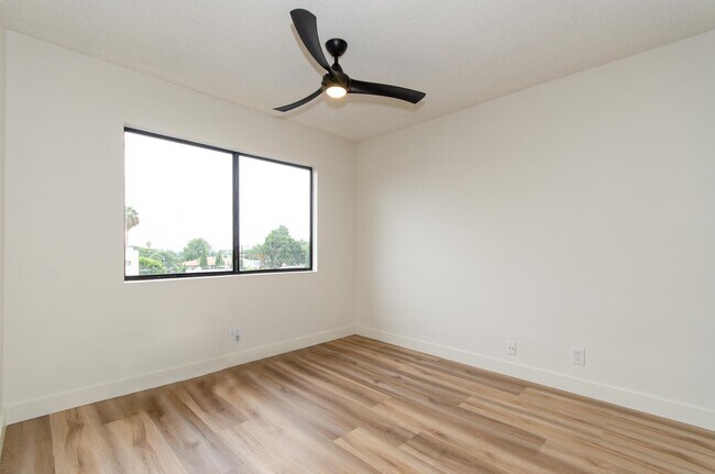 Building Photo - 1332 N Vista St