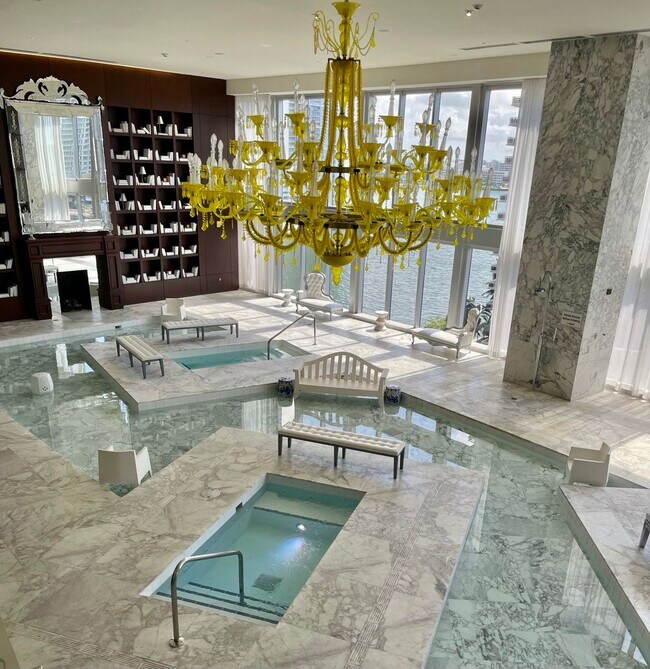 Building Photo - 495 Brickell