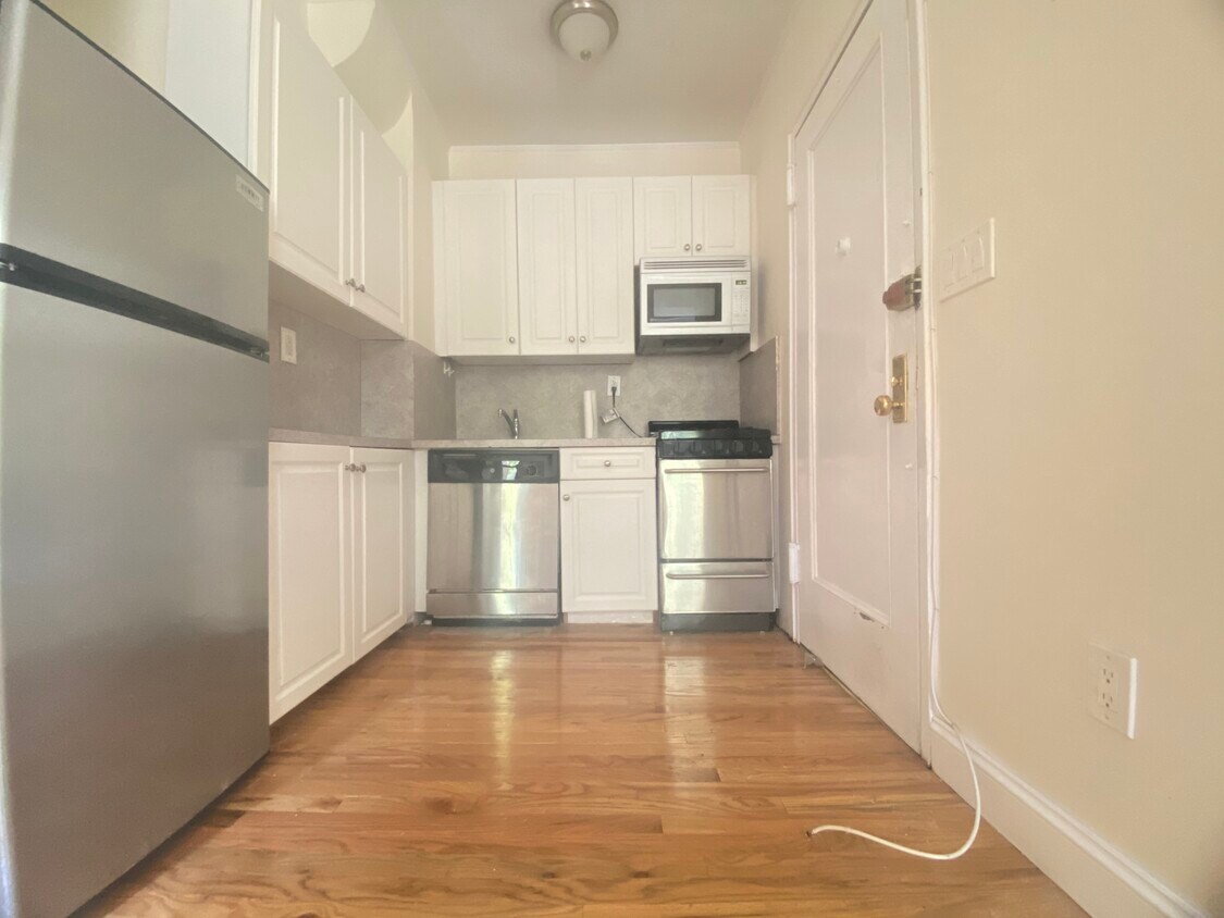 Building Photo - 402 W 54th St