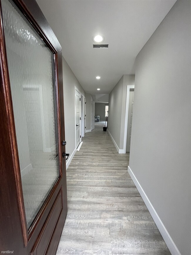 Building Photo - 3 br, 2 bath Duplex - 102 Briana Lane 102 ...