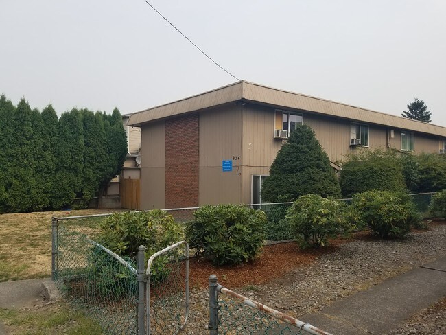 Foto del edificio - 934 9th Avenue 4-Plex