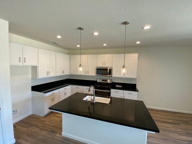 Foto del edificio - Gorgeous NEWER home between Tulare and Vis...
