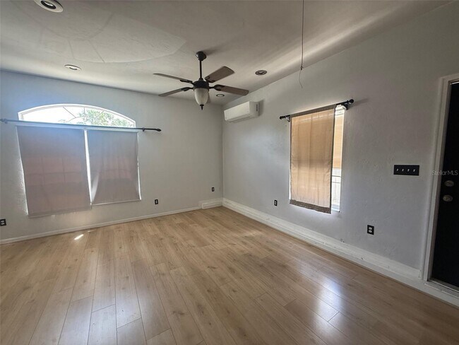 Foto del edificio - 1010 NW 120th St