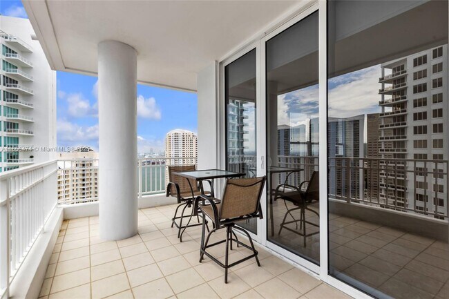 Foto del edificio - 801 Brickell Key Blvd