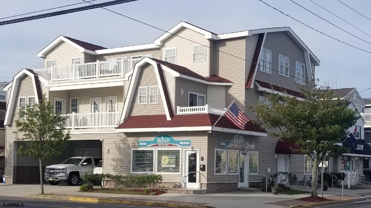 Primary Photo - 1301 West Ave