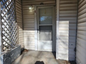 Building Photo - 823 Cumberland Dr