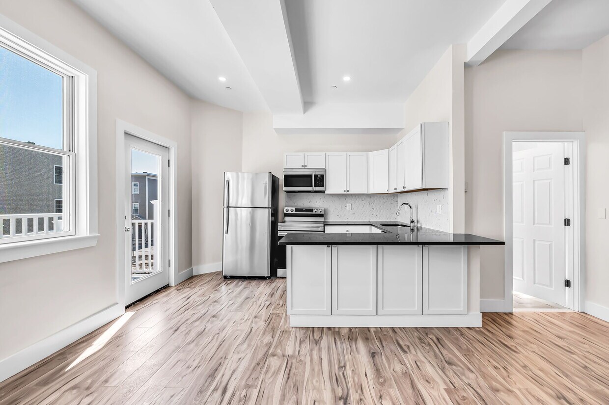 Primary Photo - 465 E 8th St