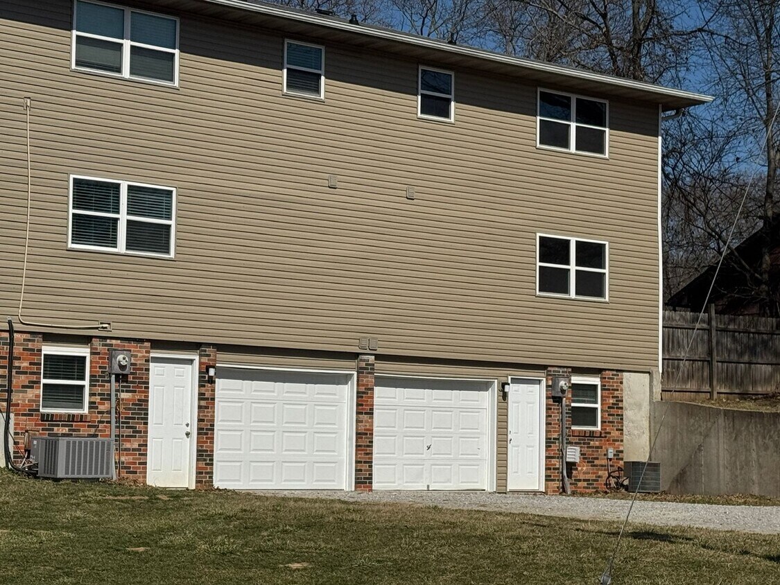 Building Photo - 4340 W Bethany Dr