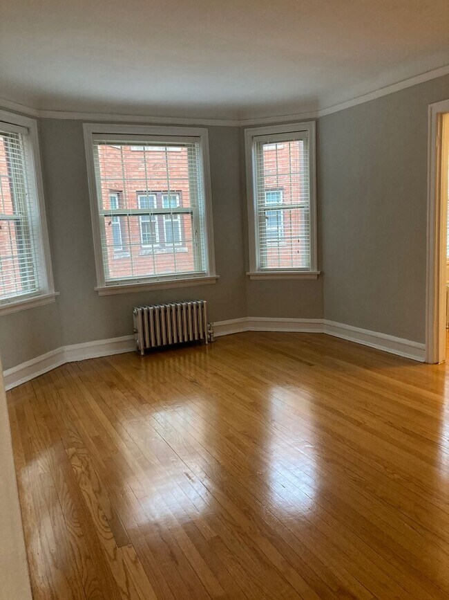 Foto del edificio - Recently Renovated East Rogers Park One Be...