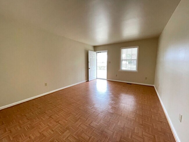 Foto del edificio - Location, Community, & Quality Living. It Starts Here in this 2 Bedroom Duplex!