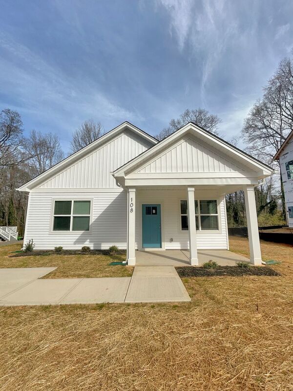 Primary Photo - 108 Elwood St