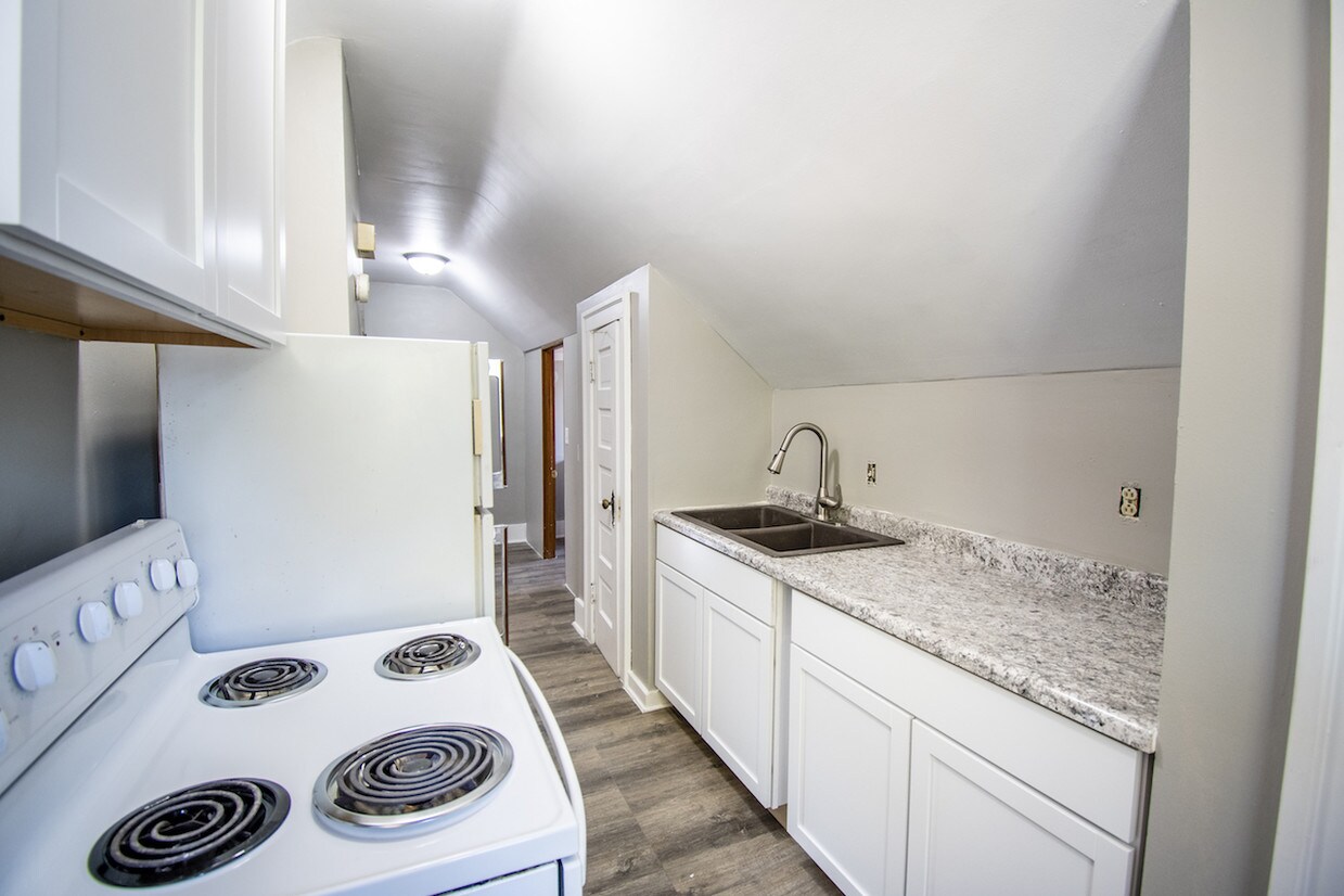 Primary Photo - 115 S 38th Ave