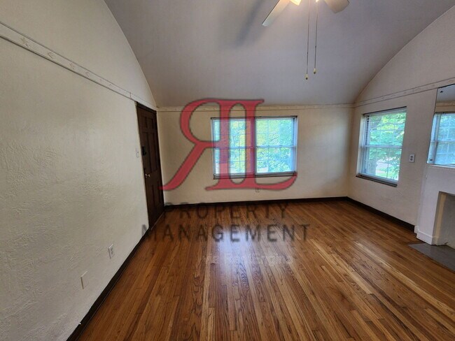 Foto del edificio - 1088 Northwest Blvd