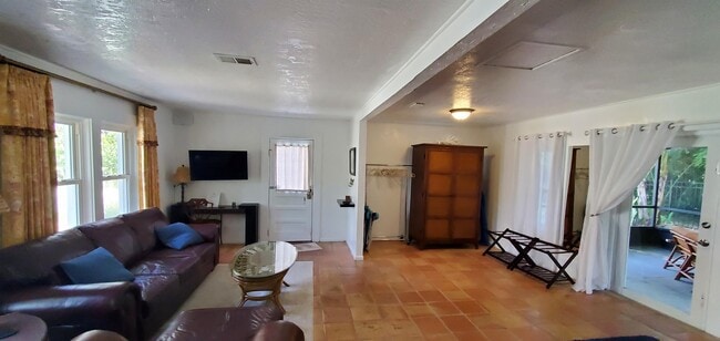 Building Photo - 1403 Indian River Ave