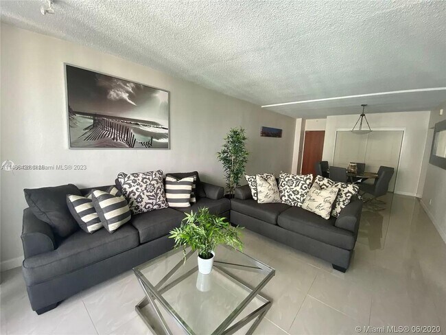 Building Photo - 4001 S Ocean Dr