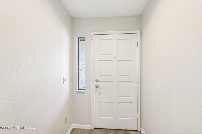 Foto del edificio - 144 La Pasada Cir W