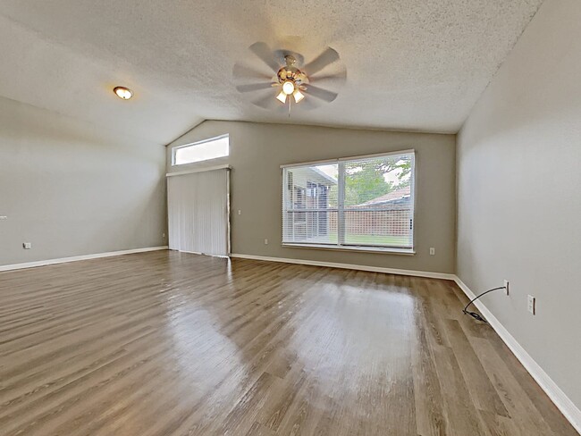 Building Photo - 13702 Hawkeye Dr