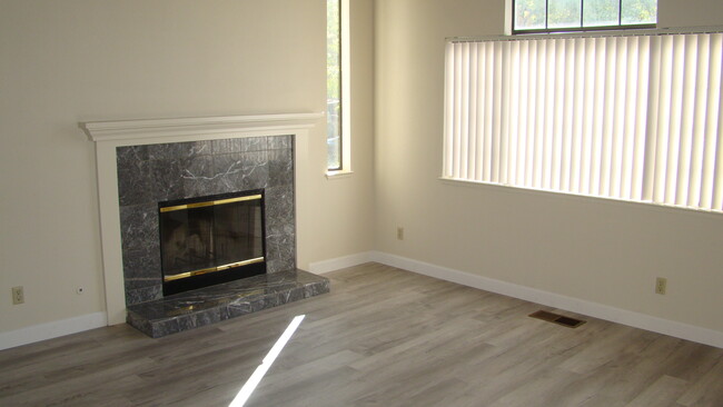 Building Photo - 1591 Camden Oaks Ct