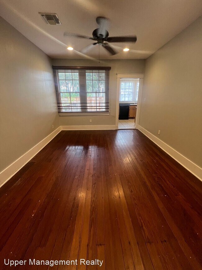 Building Photo - 2 br, 1 bath Apartment - 6109-6111 Delord ...