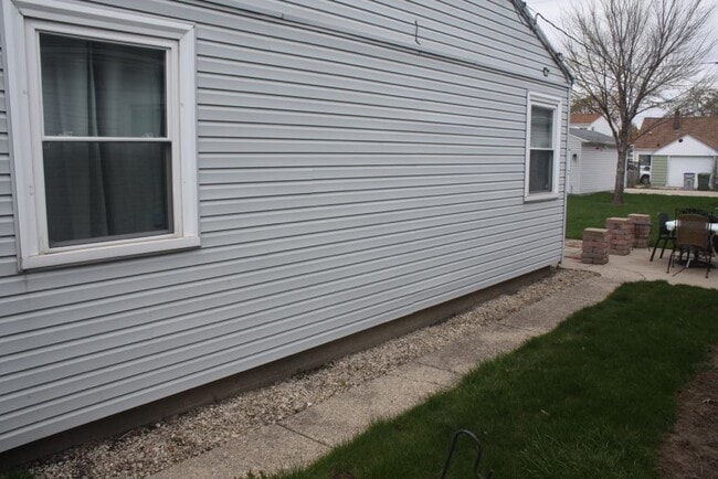 Building Photo - 2112 W Howard Ave