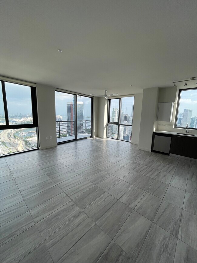Foto del edificio - 600 NE 1st Ave