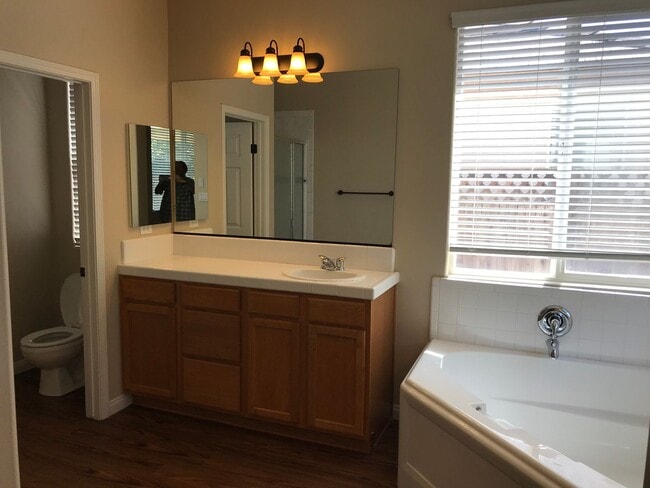Building Photo - 11633 Morgan Hill Dr