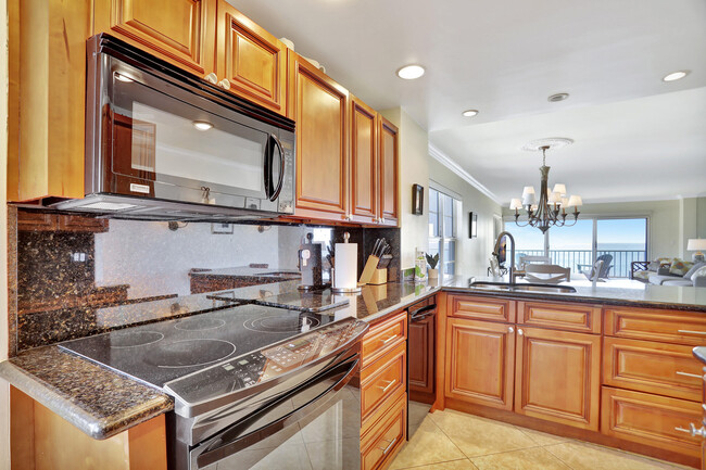 Building Photo - 1021 Hillsboro Mile