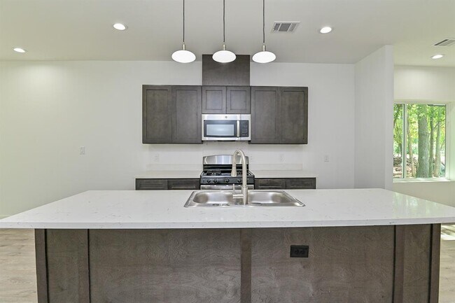 Building Photo - 2204 Wavell St