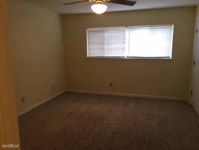 Building Photo - 2 br, 1.5 bath House - 2647 Gloucester Rd