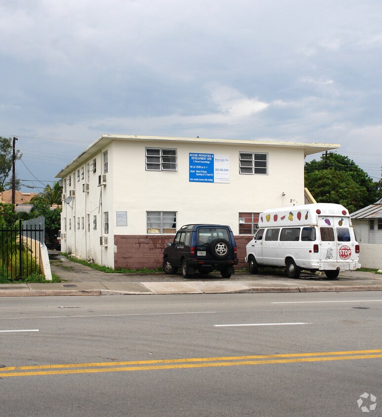 Foto del edificio - 237-271 NE 54th St