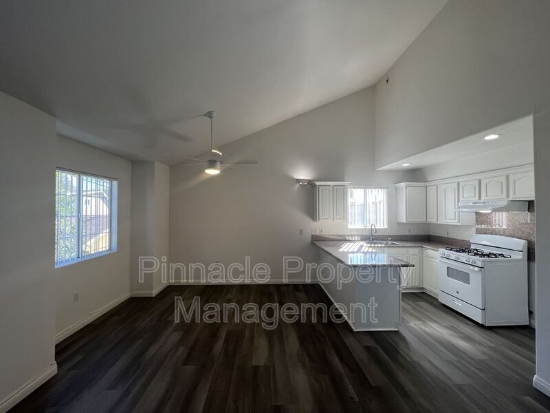 Primary Photo - 1324 S Fremont Ave