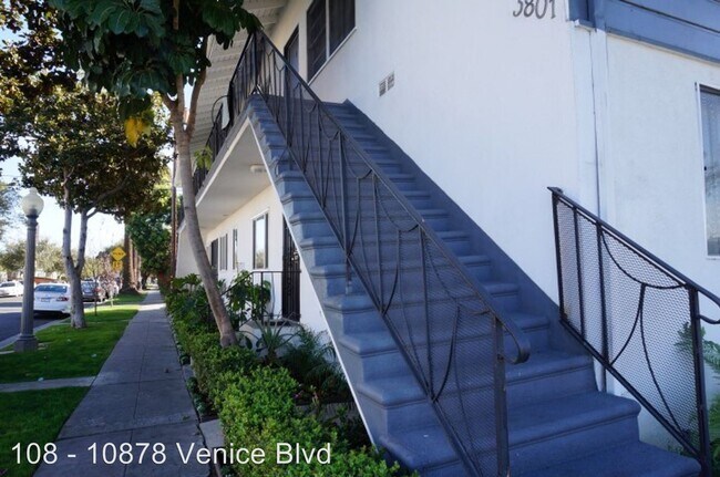 Foto del edificio - 10878 Venice Blvd
