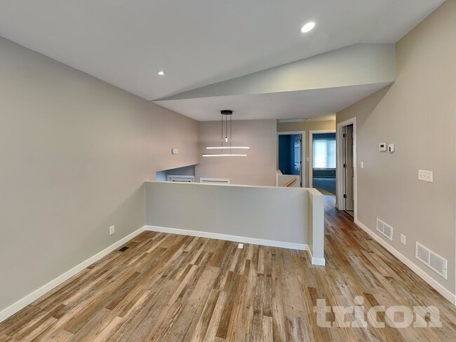 Building Photo - 14150 Rolling Oaks Cir NE