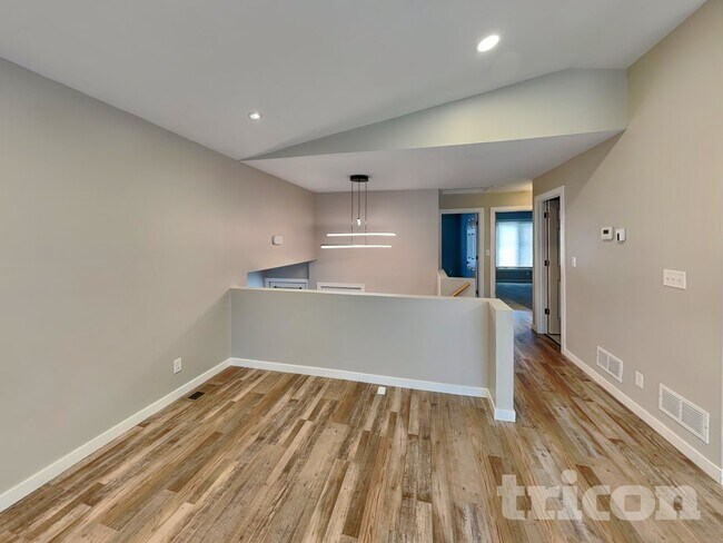 Foto del edificio - 14150 Rolling Oaks Cir NE