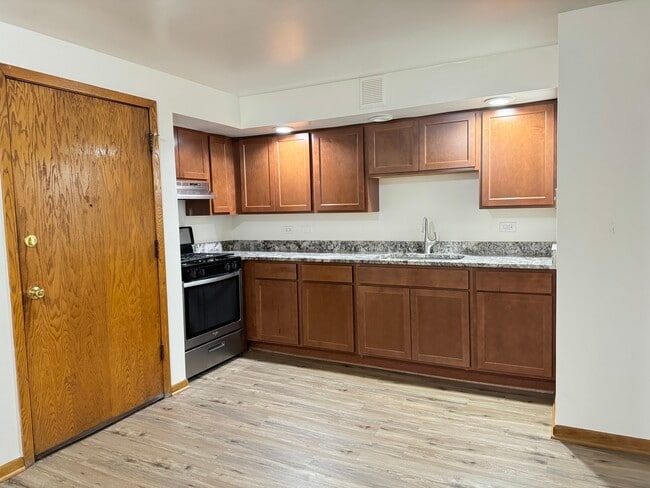 Foto del edificio - 7901 W Grand Ave
