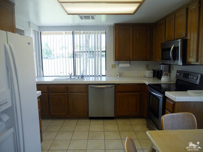 Building Photo - 189 Seville Cir