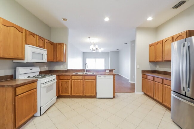 Building Photo - 31248 Shaker Cir