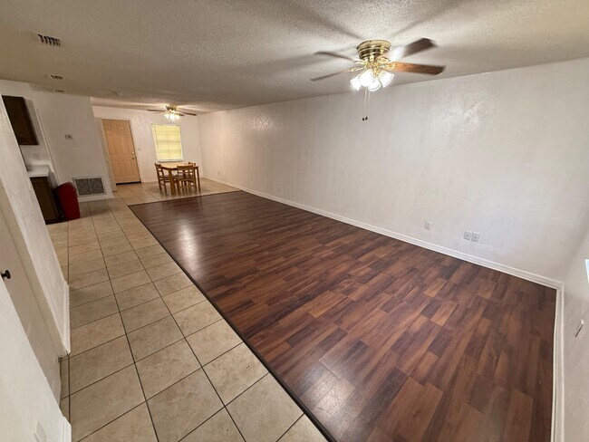 Foto del edificio - 1585 Sunset Ln