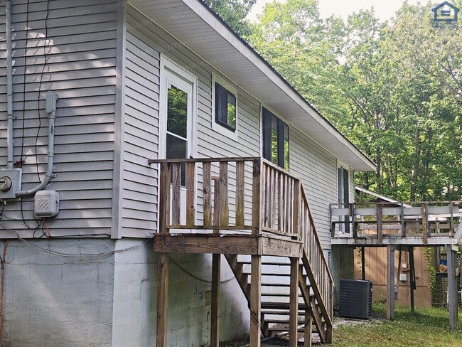 Building Photo - 163 Lakeshire Dr