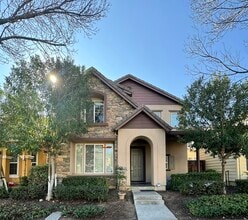 Building Photo - 127 W Invitar Ln