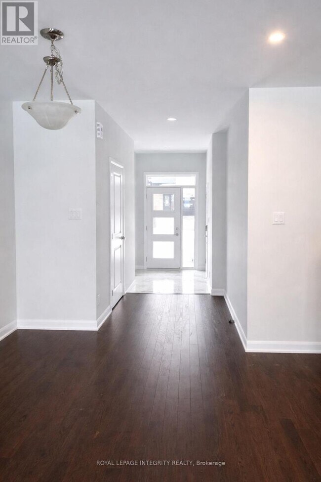 Photo du bâtiment - 716 Fairline Row