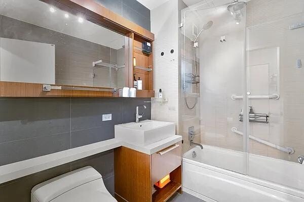 Foto del edificio - 305 W 16th St