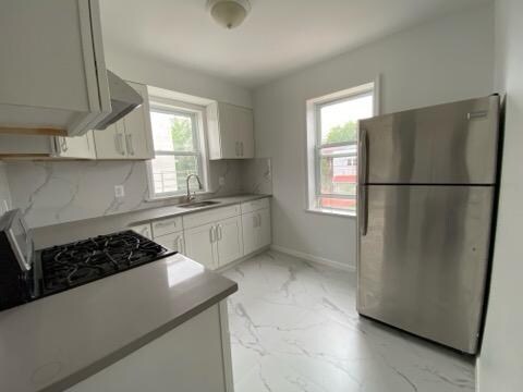 Foto del edificio - 1668 E 32nd St
