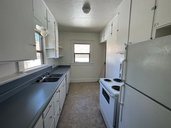 Building Photo - 2 Bedroom house for rent in The Dalles