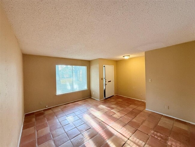 Building Photo - 9611 Blue Creek Ln