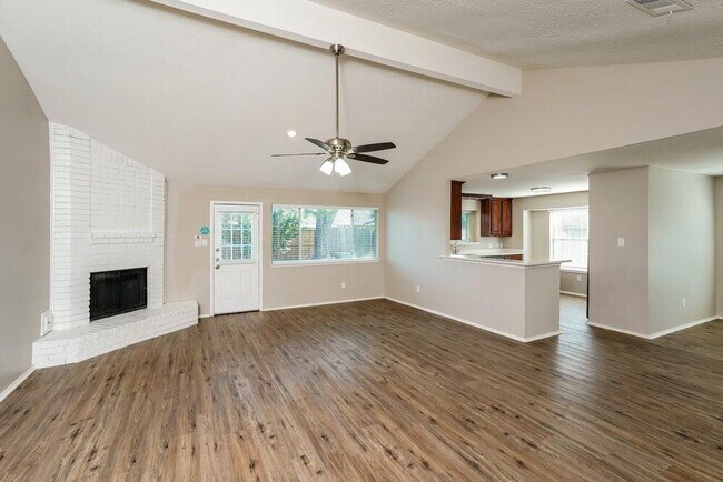 Foto del edificio - 5413 Pine Creek Dr