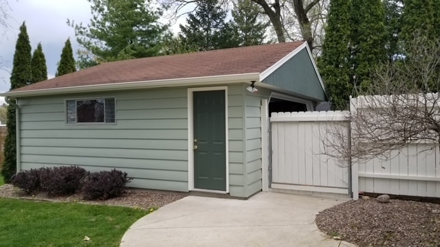 Detached 2 car garage - 134 Chestnut Ridge Dr