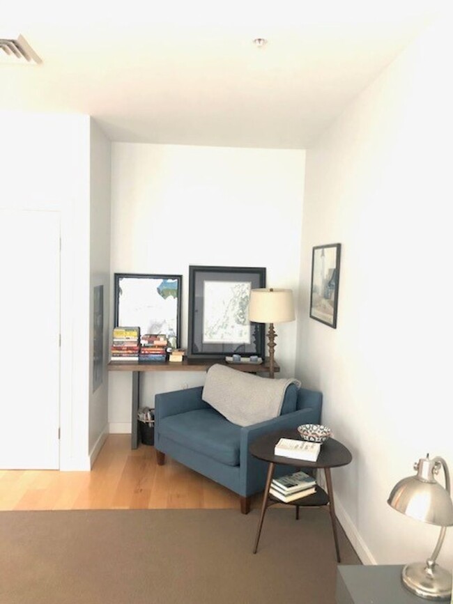 Building Photo - 1BR/1BA Available September 1st!! - Fully ...