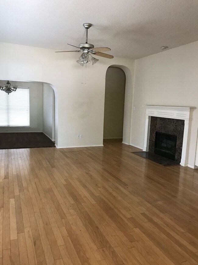 Building Photo - 6200 Bowin Dr